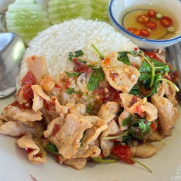 ข้าวกะเพราหมูชิ้น