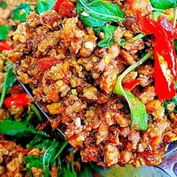 ผัดกระเพราราดข้าว