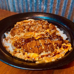 โคตรด้ง คัตซึด้งหมูไก่พิเศษ