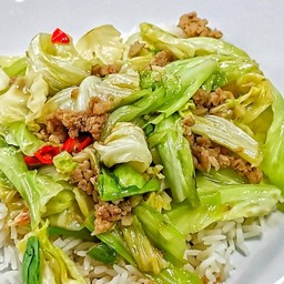 ผัดกะหล่ำปลี ราดข้าว