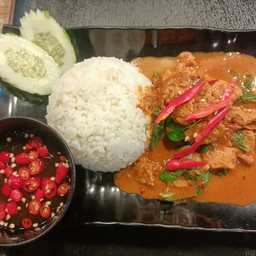 ข้าวผัดพริกแกงหมู