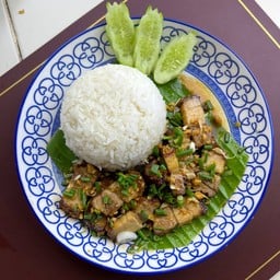 ข้าวหมูกรอบกระเทียม