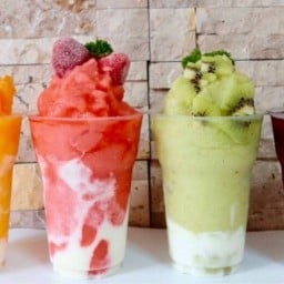 น้ำปั่นผลไม้สมูทตี้ (มบ.โชตนานิเวศน์ อยู่ซอย15)