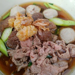 เกาเหลาเนื้อน้ำตก