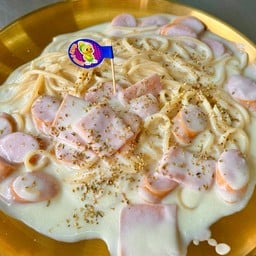 สปาเก็ตตี้คาโบน่าล่าแฮมไส้กรอก