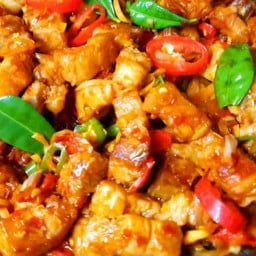 หมูกรอบผัดตะไคร้