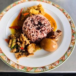 ข้าวราดแกง 3 อย่าง