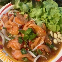ยำแซลมอน