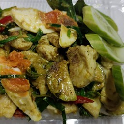 ผัดพริกแกงเขียวหวานไข่เค็ม