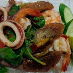 กะเพราไข่เยี่ยวม้าทะเล