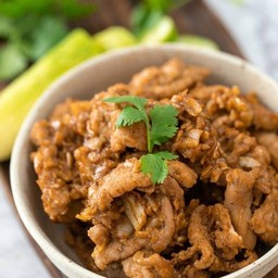 หมูกระเทียม กับข้าว