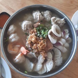 ข้าวต้มหม้อไฟยกร้าน