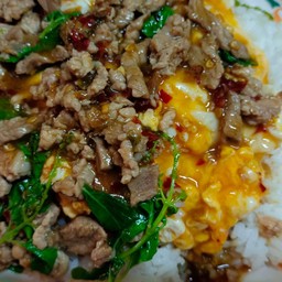 กะเพราไข่ขยี้