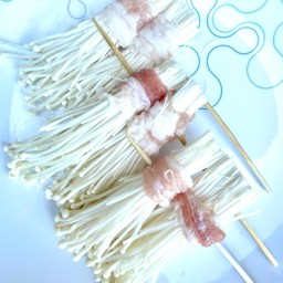 สามชั้นพันเห็ดเข็มทอง