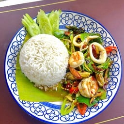 ข้าวผัดฉ่าทะเล