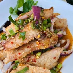 น้ำตกคอหมูย่าง