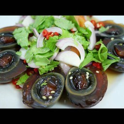 ยำไข่เยี่ยวม้า