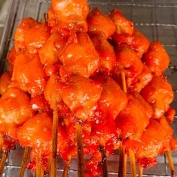 อ้ายพีทน้องพิชฌาไก่ย่างเจ้าเก่า(ป่าไผ่) บ้านป่าไผ่ติดกับเฮือนไม้ในสวน
