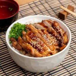 อิ่มท้อง ข้าวไก่ย่างเทอริยากิ ข้าวกระเพรา