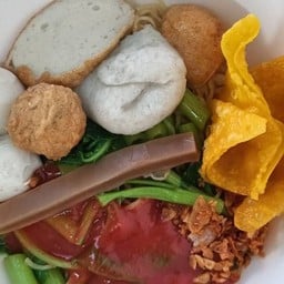 เตี๋ยวชิ้นปลาข้าวหมูทอดจิ้มแจ่ว