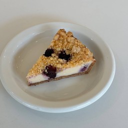 BLUEBERRY CRUMBLE CHEESECAKE