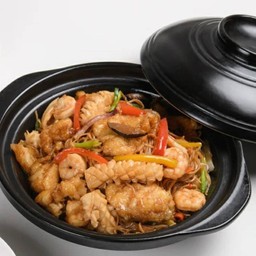 บะหมี่ ผัดทะเลหม้อดินสไตล์ฮกเกี้ยน (L)