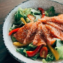 สลัดแซลม่อน  Salmon Salad