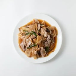 เส้นใหญ่ราดหน้าเนื้อ (L) ( ราดหน้า )