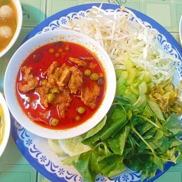 ขนมจีนแกงพะแนงหมู