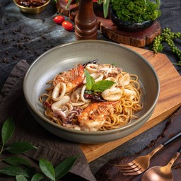 สปาเก็ตตี้ผัดพริกแห้งทะเล