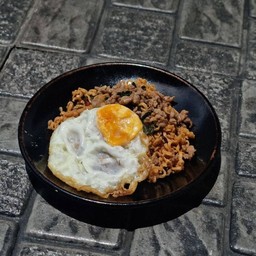 บันไซ ข้าวยำไก่แซ่บไก่กรอบ 69 บาท ปั๊ม ปตท.หนามแดง