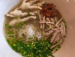 ก๋วยจั๊บญวนขาไก่  รวมเครื่อง