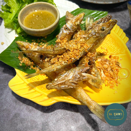 ปลาทรายทอดกระเทียม