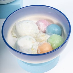 ไอศรีมกะทิรวมมิตร+บัวลอยมีไส้