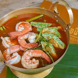 แกงส้มกุ้งชะอมกระเฉด