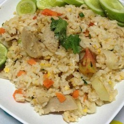 ข้าวผัดหมูยอ