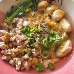 บะหมี่น้ำหมูสับลูกชิ้นหมู (น้ำ)