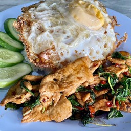 กะเพราหมูหมัก ไข่ดาว