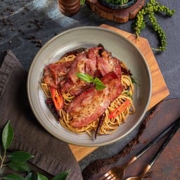 สปาเก็ตตี้ผัดพริกแห้งเบคอน