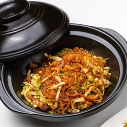 วุ้นเส้น ผัดกุ้งแห้งและปลาหมึกซอส XO (S)