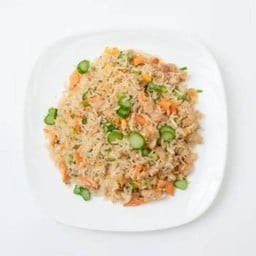 ข้าวผัด ปลาเค็มและไก่หั่นเต๋า (M)