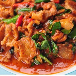 ผัดพริกแกงราดข้าว