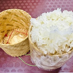 หมูทอดเสียบไม้ ซอยลาซาล