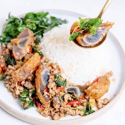 ข้าวกระเพรากรอบไข่เยี่ยวม้า