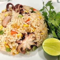 ข้าวผัดปลาหมึก