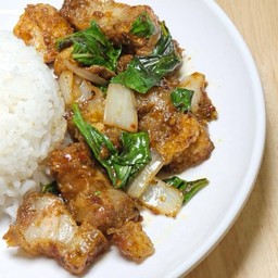 [กับข้าว] หมูกรอบผัดพริกแกง.