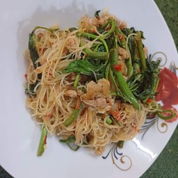 หมี่กระเฉดหมูสับ