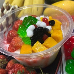 บิงซู มะม่วง + สตอเบอรี่ ท็อปปิ้งฟรีค่ะ