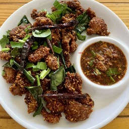 ลาบหมูทอด