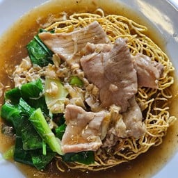 ราดหน้า หมี่กรอบหมูหมัก